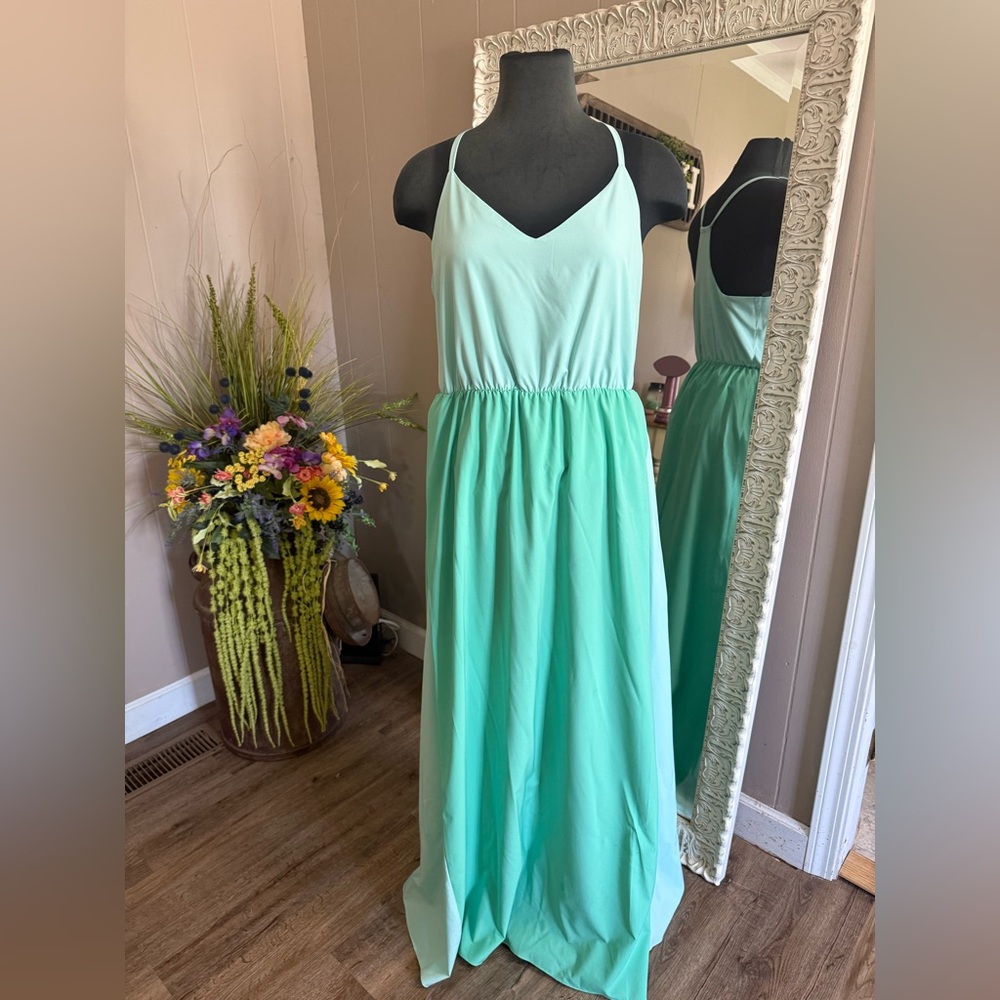 Sleeveless V-Neck Mint Green Maxi Dress